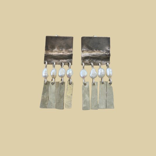 ALA Studs Vintage Pearl