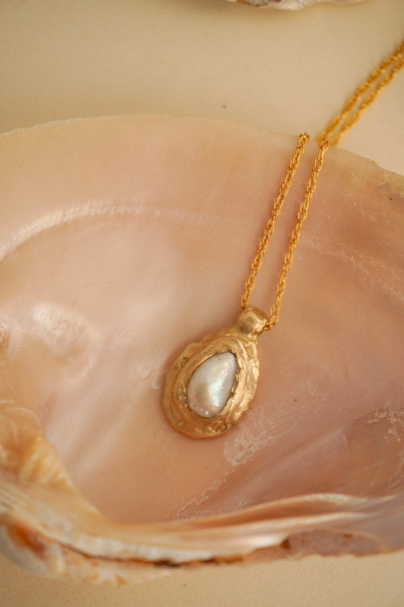 PERLA Necklace