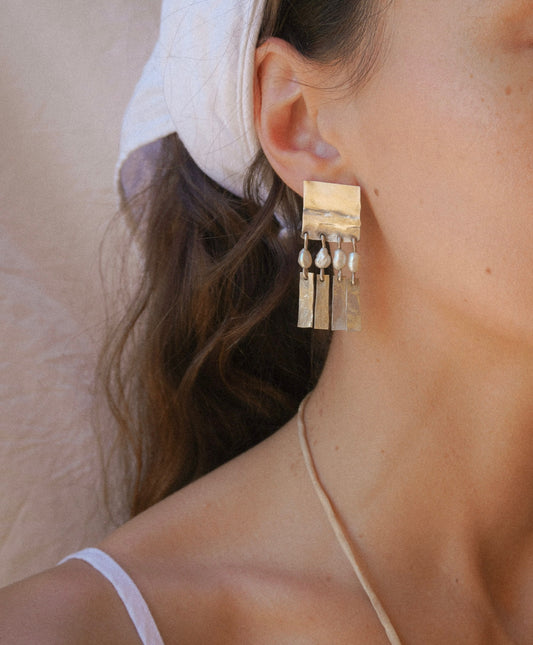 ALA Studs Vintage Pearl