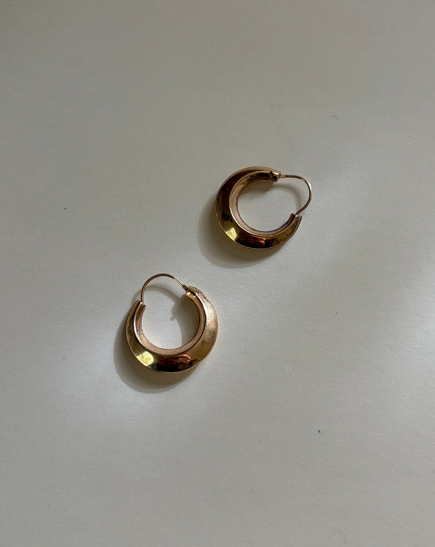 Vintage 10K Gold Hollow Hoop Earrings