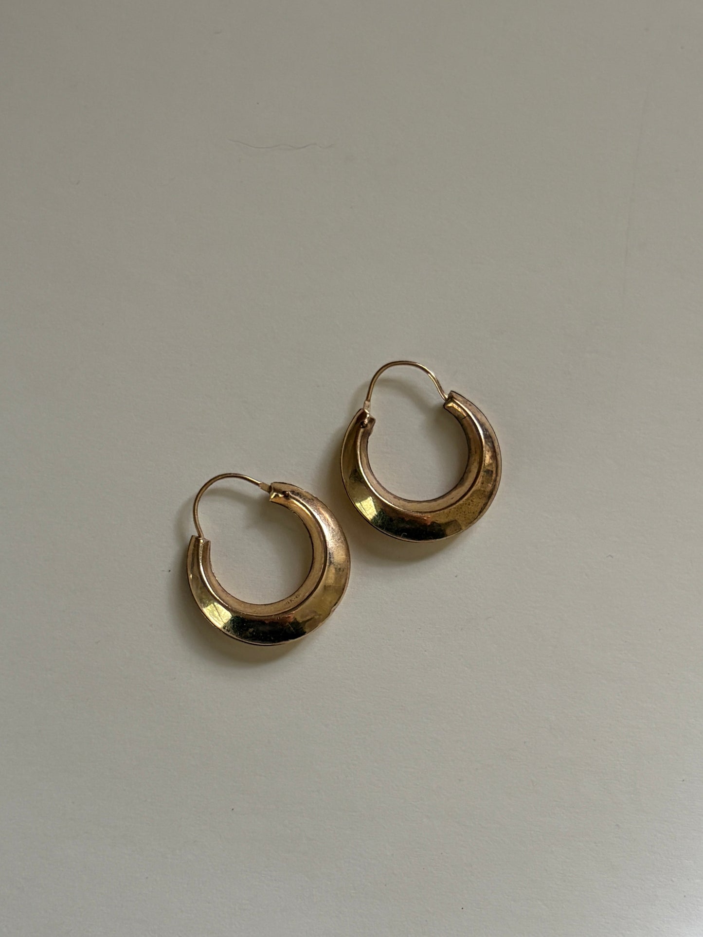 Vintage 10K Gold Hollow Hoop Earrings