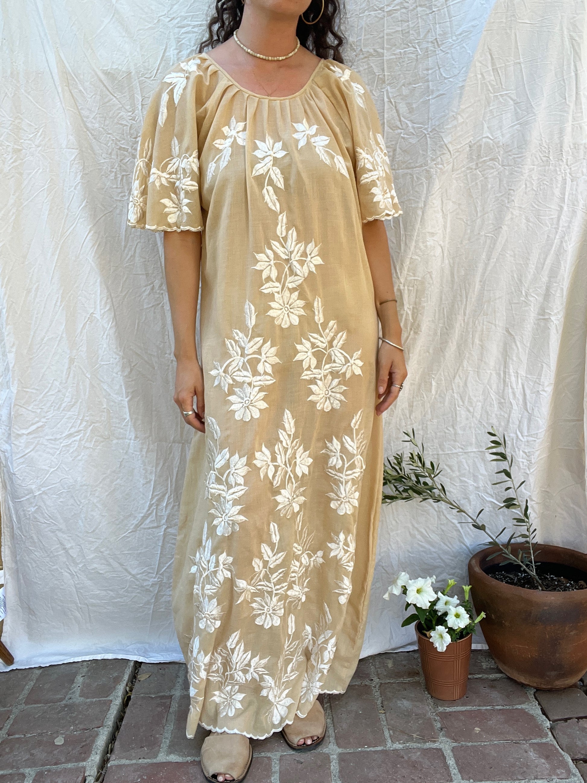 Rare Vintage Embroidered Mexican Dress AVILLA jewelry Rare Vintage Embroidered Mexican Dress AVILLA jewelry